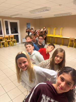 groupe élèves intérieur