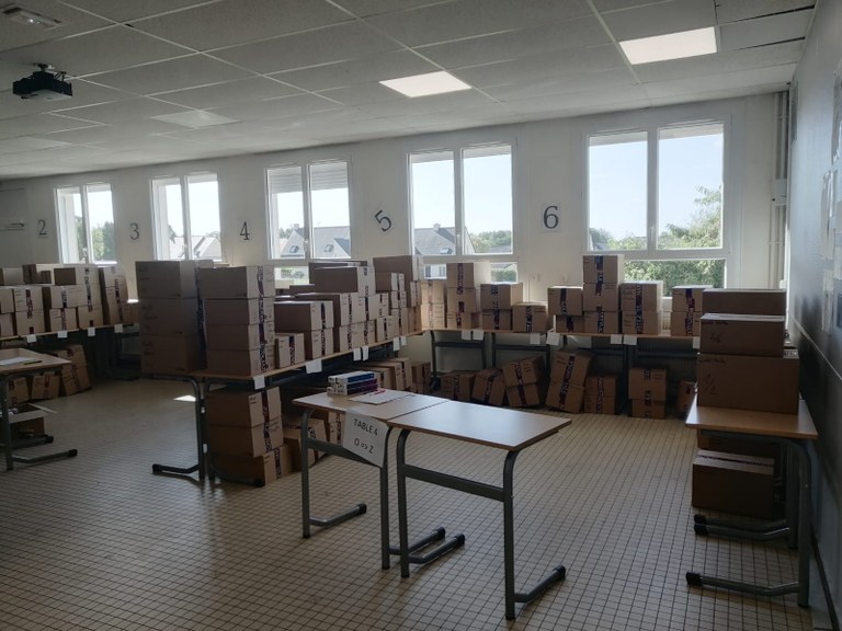 distribution-des-fournitures-scolaires-2
