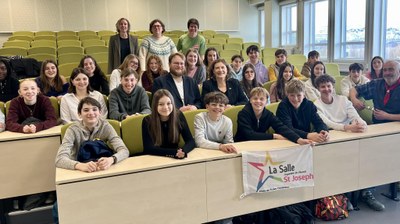 Norvège groupe en classe avec drapeau La Salle